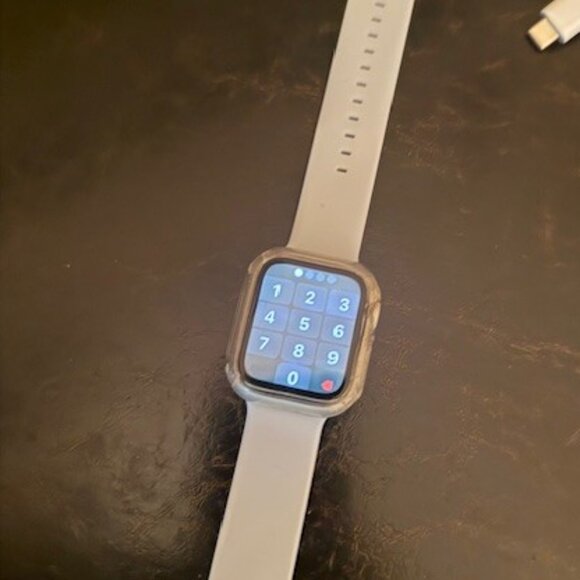 Apple Watch Series 7 (GPS) 41mm Aluminum Case - Picture 3 of 7